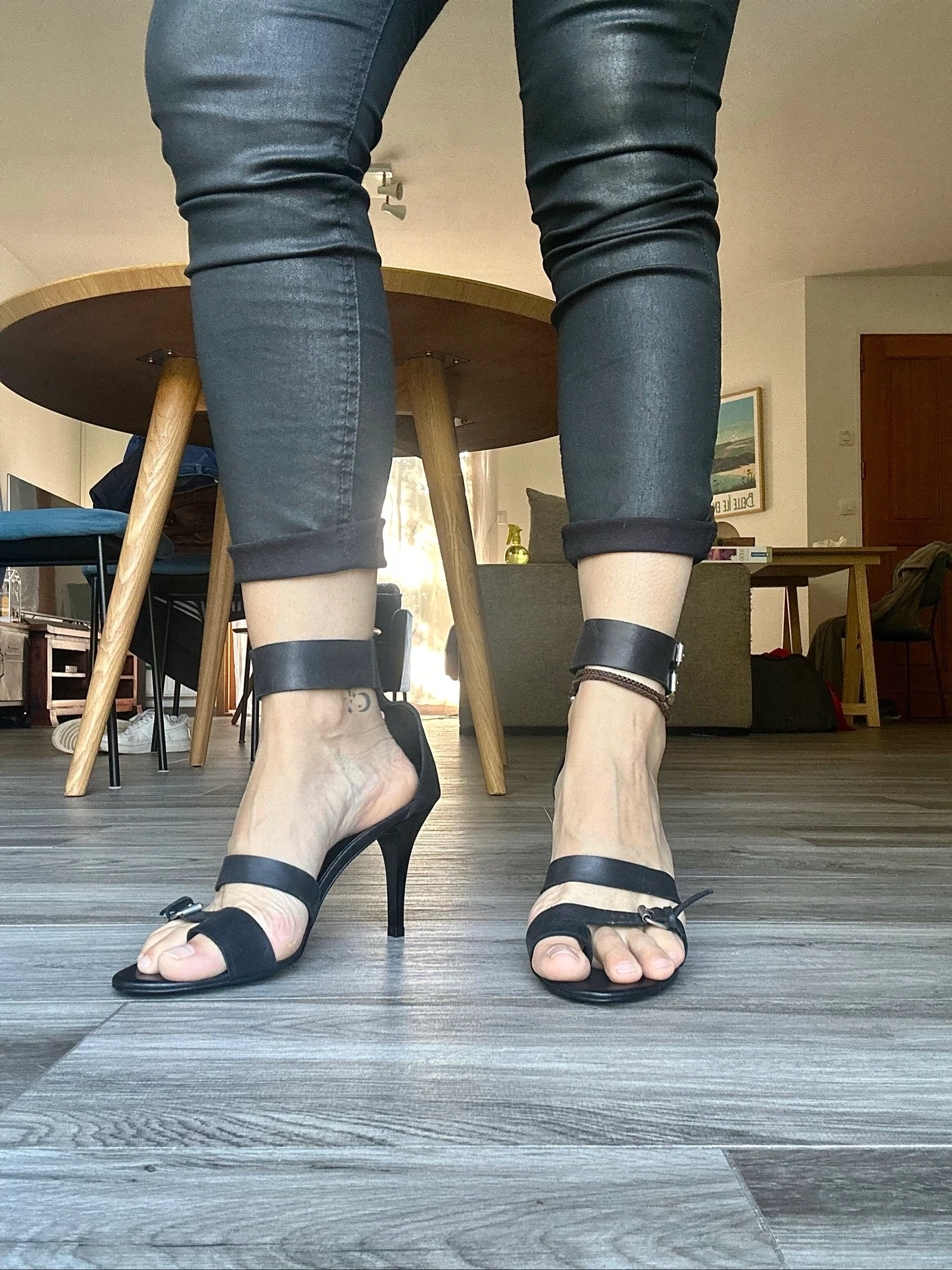 Sandales à talons en cuir noir Pointure 40 Maje  – photo 5